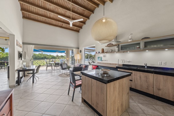 Blue Bay – Bungalow with golf view, jacuzzi & holiday rental option