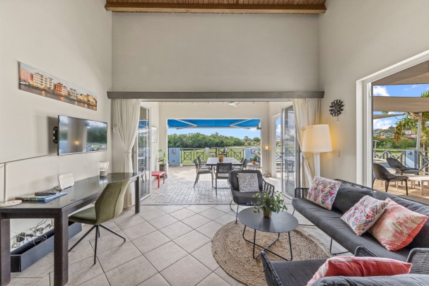 Blue Bay – Bungalow with golf view, jacuzzi & holiday rental option