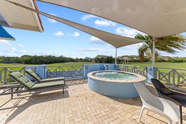 Blue Bay – Bungalow with golf view, jacuzzi & holiday rental option