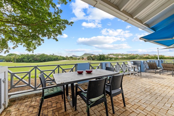 Blue Bay – Bungalow with golf view, jacuzzi & holiday rental option