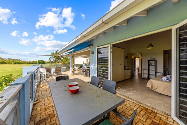 Blue Bay – Bungalow with golf view, jacuzzi & holiday rental option