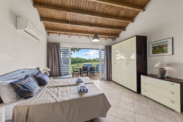 Blue Bay – Bungalow with golf view, jacuzzi & holiday rental option