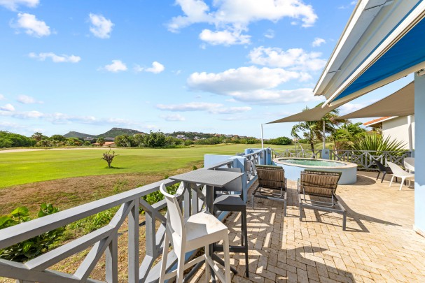 Blue Bay – Bungalow with golf view, jacuzzi & holiday rental option