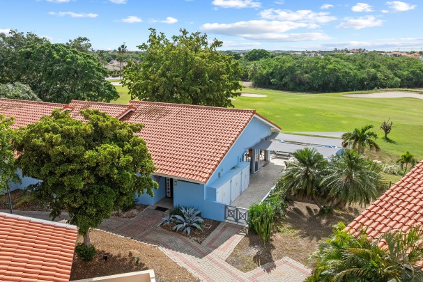 Blue Bay – Bungalow with golf view, jacuzzi & holiday rental option
