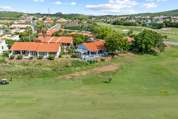 Blue Bay – Bungalow with golf view, jacuzzi & holiday rental option