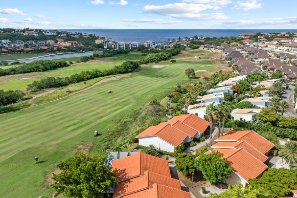 Blue Bay – Bungalow with golf view, jacuzzi & holiday rental option