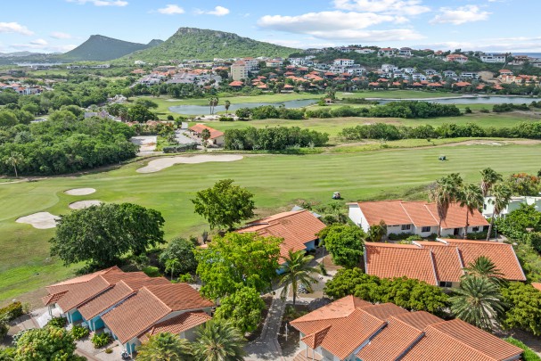 Blue Bay – Bungalow with golf view, jacuzzi & holiday rental option