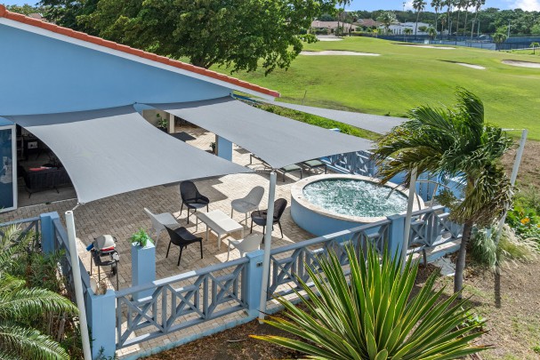 Blue Bay – Bungalow with golf view, jacuzzi & holiday rental option