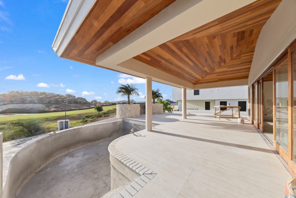 Blue Bay – High-end, luxurious newly built villa with rental potential