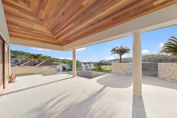 Blue Bay – High-end, luxurious newly built villa with rental potential