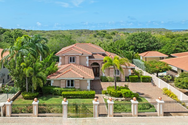 luxe villa met zwembad in Zuurzak - Perfect voor wonen of investeren