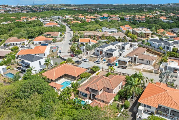 luxe villa met zwembad in Zuurzak - Perfect voor wonen of investeren