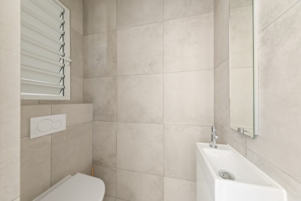 Blue Bay-Luxuriously furnished new-build penthouse in a prime location