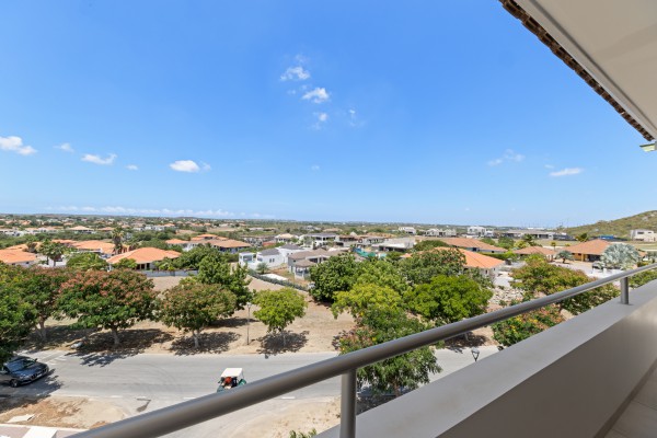 Blue Bay-Luxuriously furnished new-build penthouse in a prime location