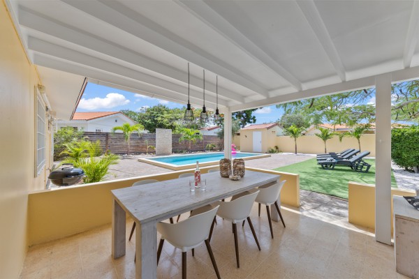 Beautiful Home in Grote Berg with Pool – Ideal Investment