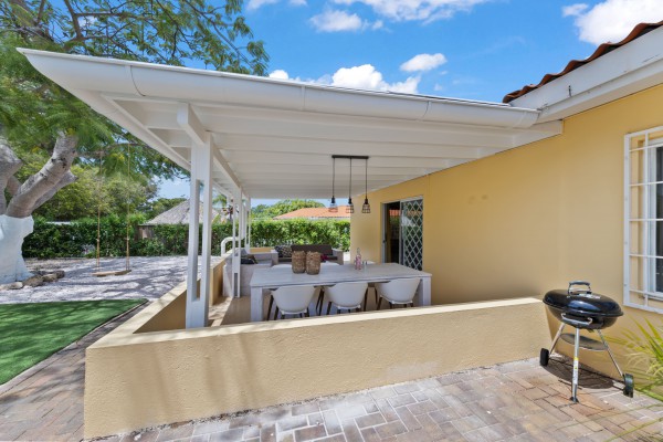 Beautiful Home in Grote Berg with Pool – Ideal Investment