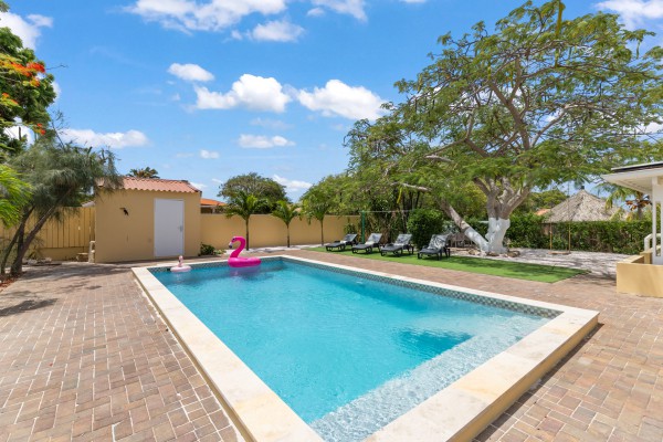 Beautiful Home in Grote Berg with Pool – Ideal Investment