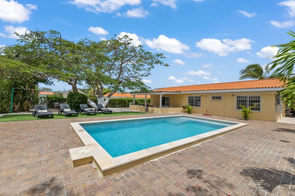 Beautiful Home in Grote Berg with Pool – Ideal Investment