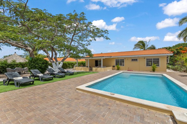 Beautiful Home in Grote Berg with Pool – Ideal Investment