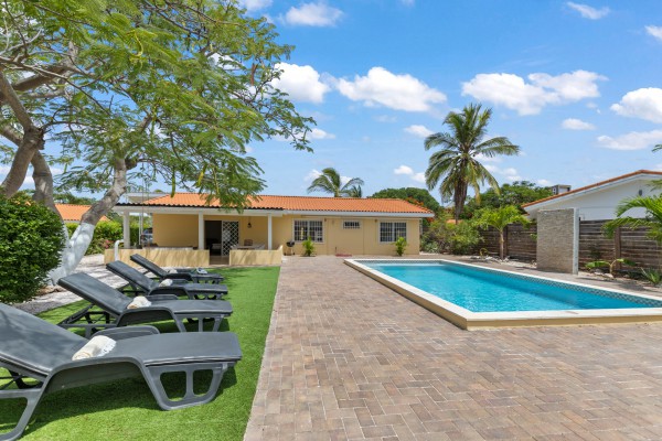 Beautiful Home in Grote Berg with Pool – Ideal Investment