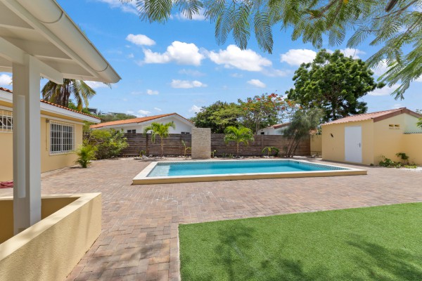 Beautiful Home in Grote Berg with Pool – Ideal Investment