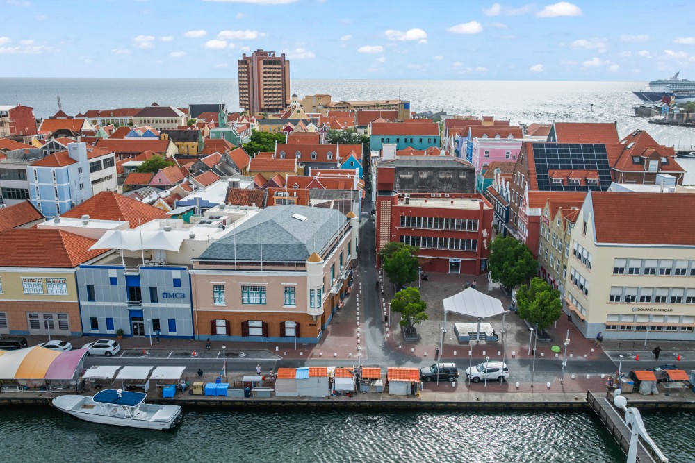 RE/MAX real estate, Curacao, Punda, Punda – Redevelopment Property with Multiple Possibilities