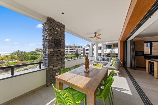 Blue Bay - Luxury 2-Bedroom Apartment Right on the Beach
