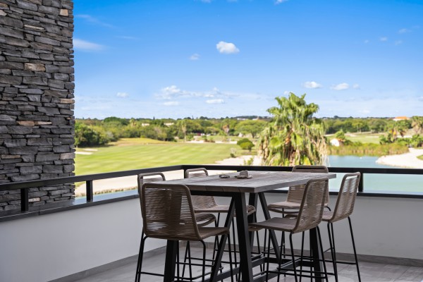 Blue Bay - Luxury 2-Bedroom Apartment Right on the Beach
