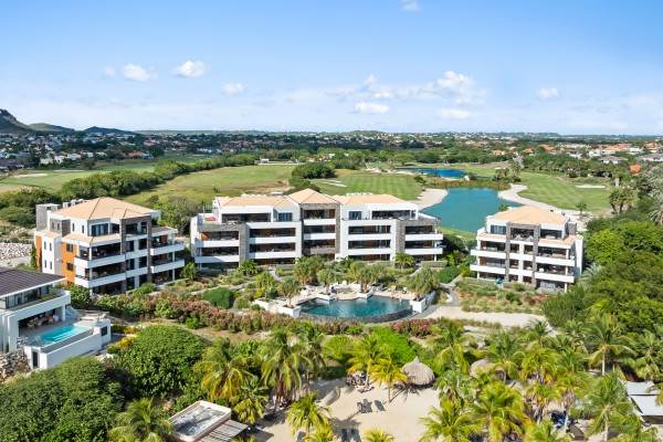 Blue Bay - Luxury 2-Bedroom Apartment Right on the Beach
