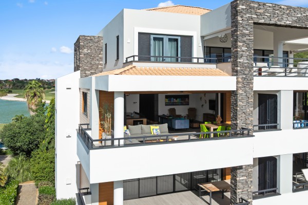 Blue Bay - Luxury 2-Bedroom Apartment Right on the Beach
