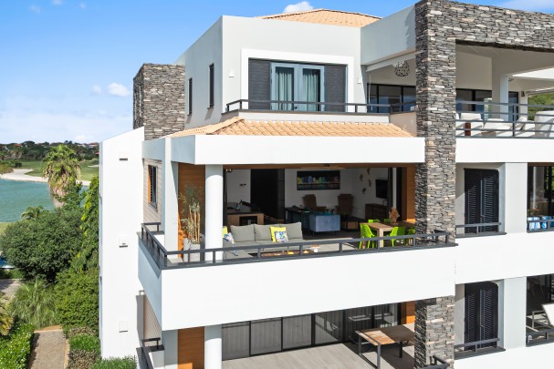 Blue Bay - Luxe 2-slaapkamer appartement direct aan het strand