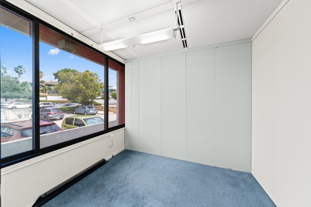 Strategisch gelegen Kantoorruimte.