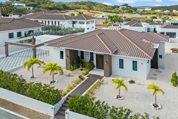 Blue Bay &ndash; Villa with Swimming Pool and Golf Course Views