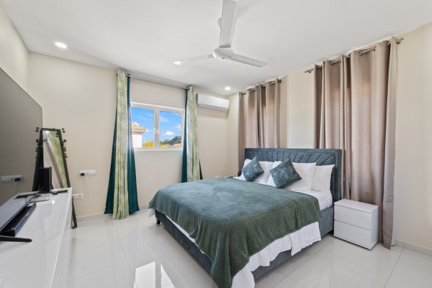 Blue Bay &ndash; Villa with Swimming Pool and Golf Course Views