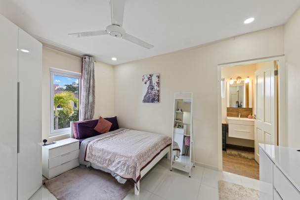 Blue Bay &ndash; Villa with Swimming Pool and Golf Course Views