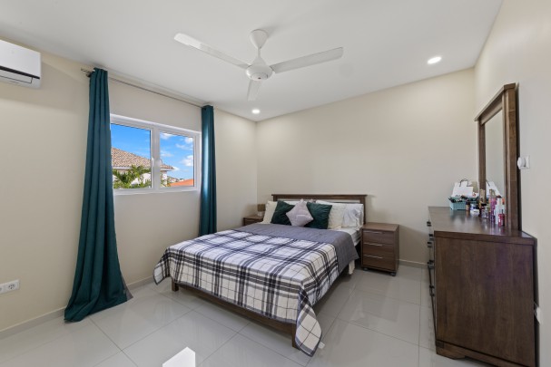 Blue Bay &ndash; Villa with Swimming Pool and Golf Course Views