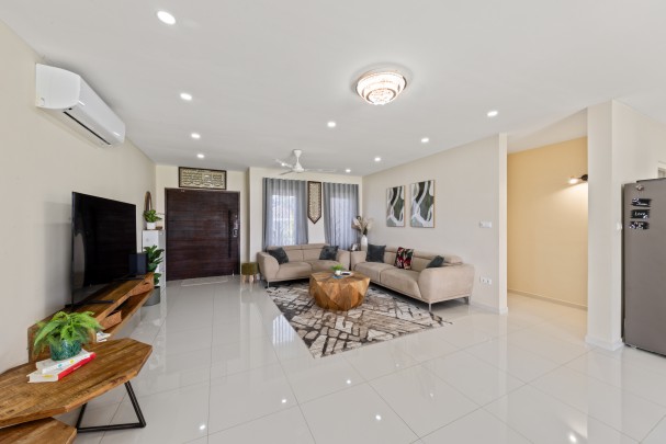 Blue Bay &ndash; Villa with Swimming Pool and Golf Course Views