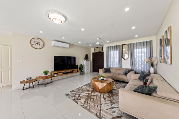 Blue Bay &ndash; Villa with Swimming Pool and Golf Course Views