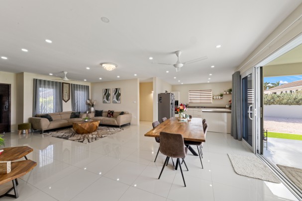 Blue Bay &ndash; Villa with Swimming Pool and Golf Course Views