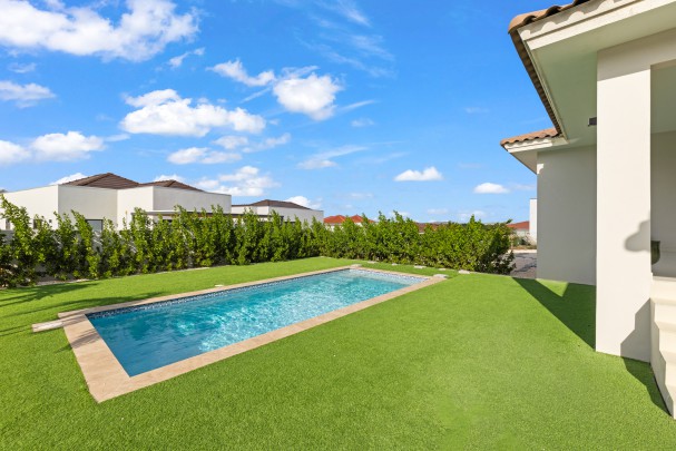 Blue Bay &ndash; Villa with Swimming Pool and Golf Course Views