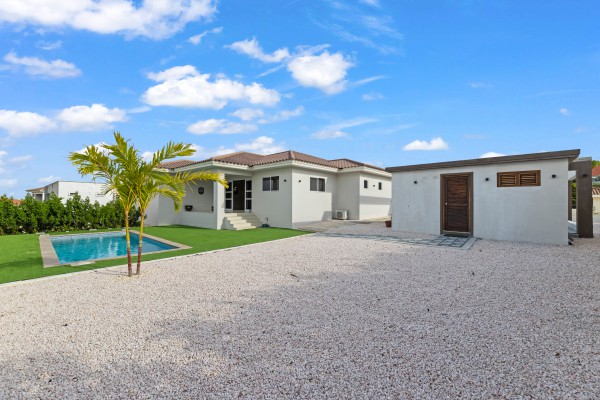 Blue Bay - Villa met zwembad en uitzicht op de golfbaan