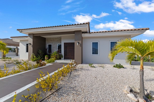 Blue Bay - Villa met zwembad en uitzicht op de golfbaan