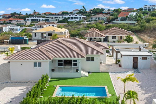 Blue Bay - Villa met zwembad en uitzicht op de golfbaan