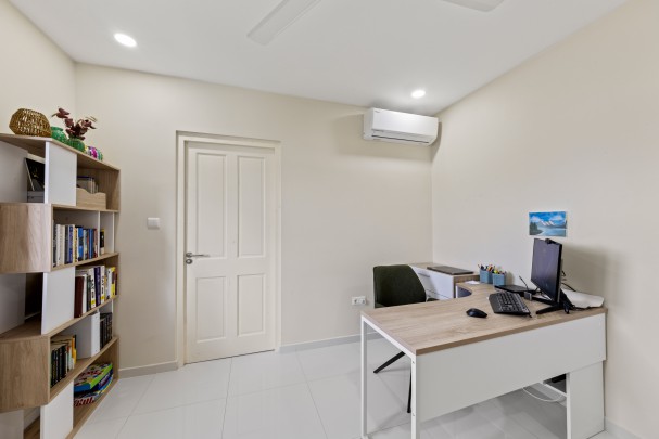 Blue Bay &ndash; Villa with Swimming Pool and Golf Course Views