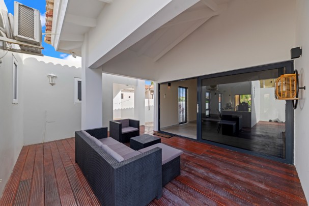 Brakkeput &ndash; Gerenoveerde Moderne 3-slaapkamer woning met zwembad 