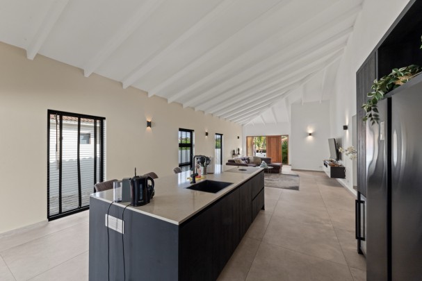 Brakkeput &ndash; Gerenoveerde Moderne 3-slaapkamer woning met zwembad 