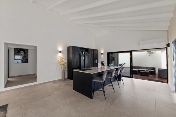 Brakkeput &ndash; Gerenoveerde Moderne 3-slaapkamer woning met zwembad 
