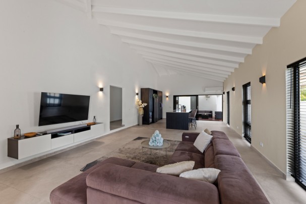 Brakkeput &ndash; Gerenoveerde Moderne 3-slaapkamer woning met zwembad 