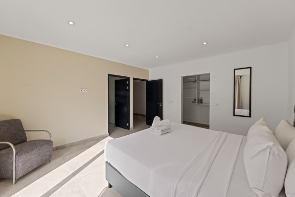 Brakkeput &ndash; Gerenoveerde Moderne 3-slaapkamer woning met zwembad 