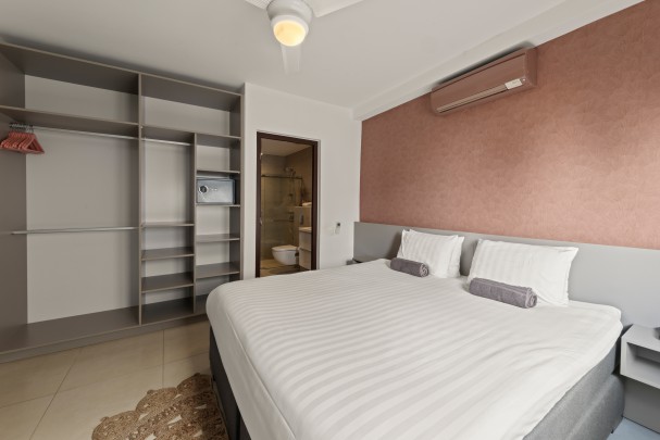 Luxury Ground Floor Apartment with Garden and Pool at Greenview